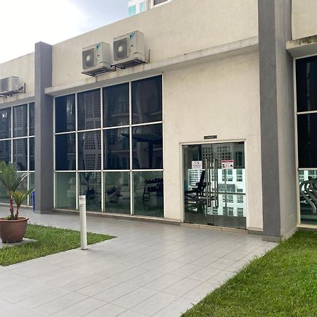 Homestay At Menara U Shah Alam Dış mekan fotoğraf