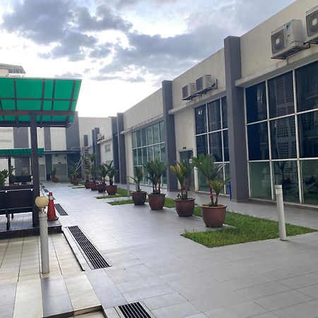 Homestay At Menara U Shah Alam Dış mekan fotoğraf